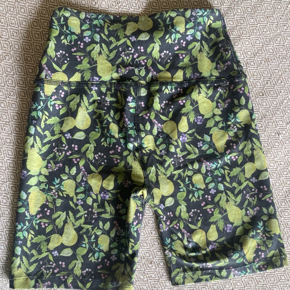 Beyond Yoga Green and small Pear Leaf Print shorts